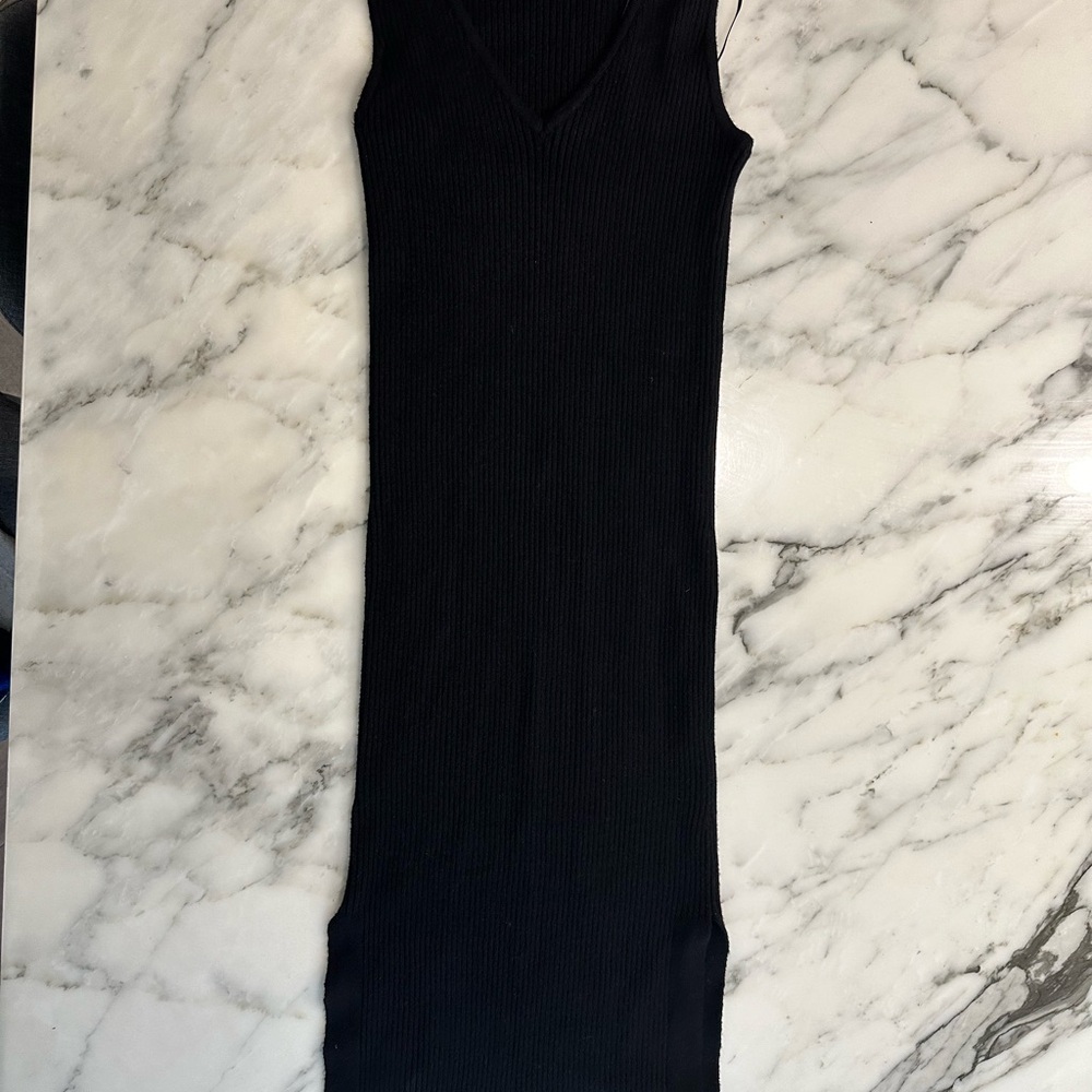 Magaschoni Black V-Neck Sheath Midi Dress